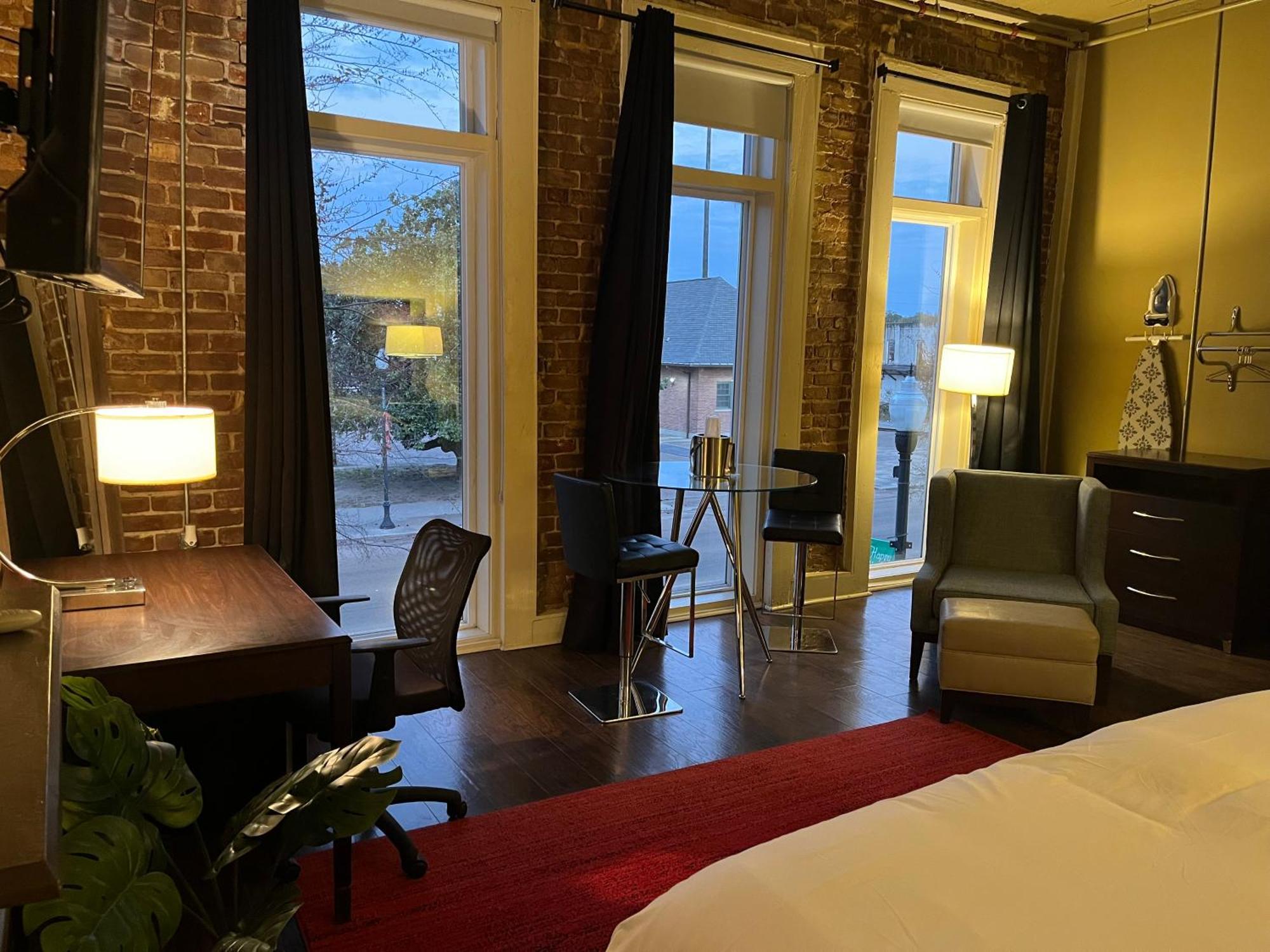The Skylight Hotel Грийнвил Екстериор снимка