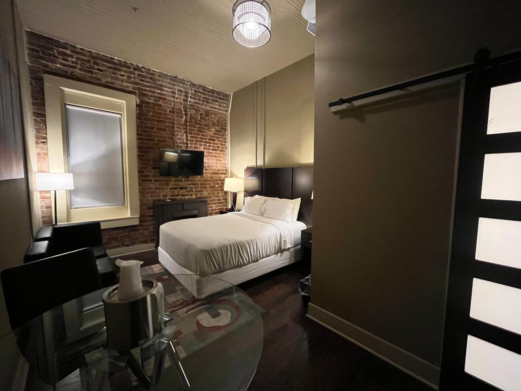 The Skylight Hotel Грийнвил Екстериор снимка
