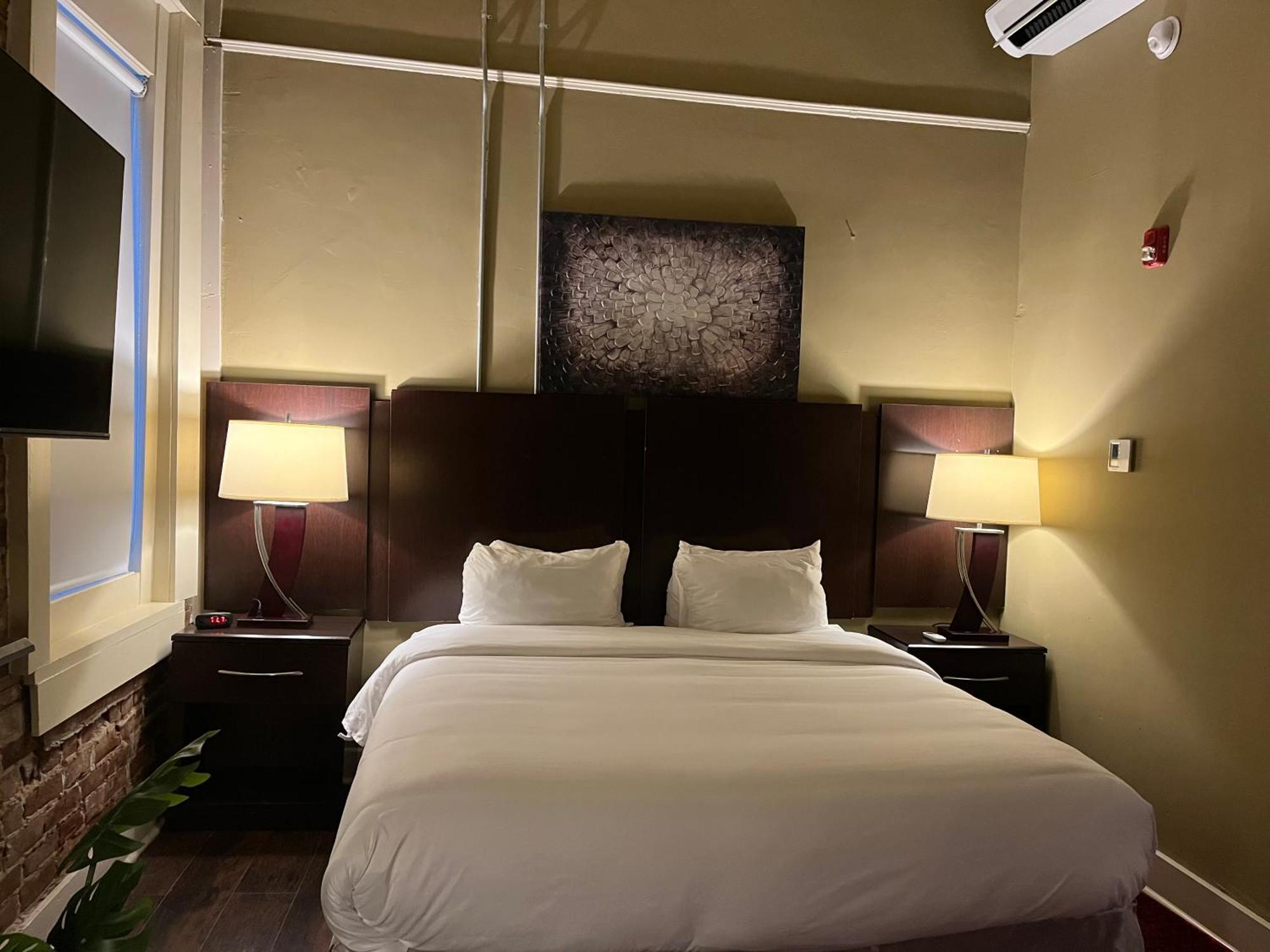 The Skylight Hotel Грийнвил Екстериор снимка