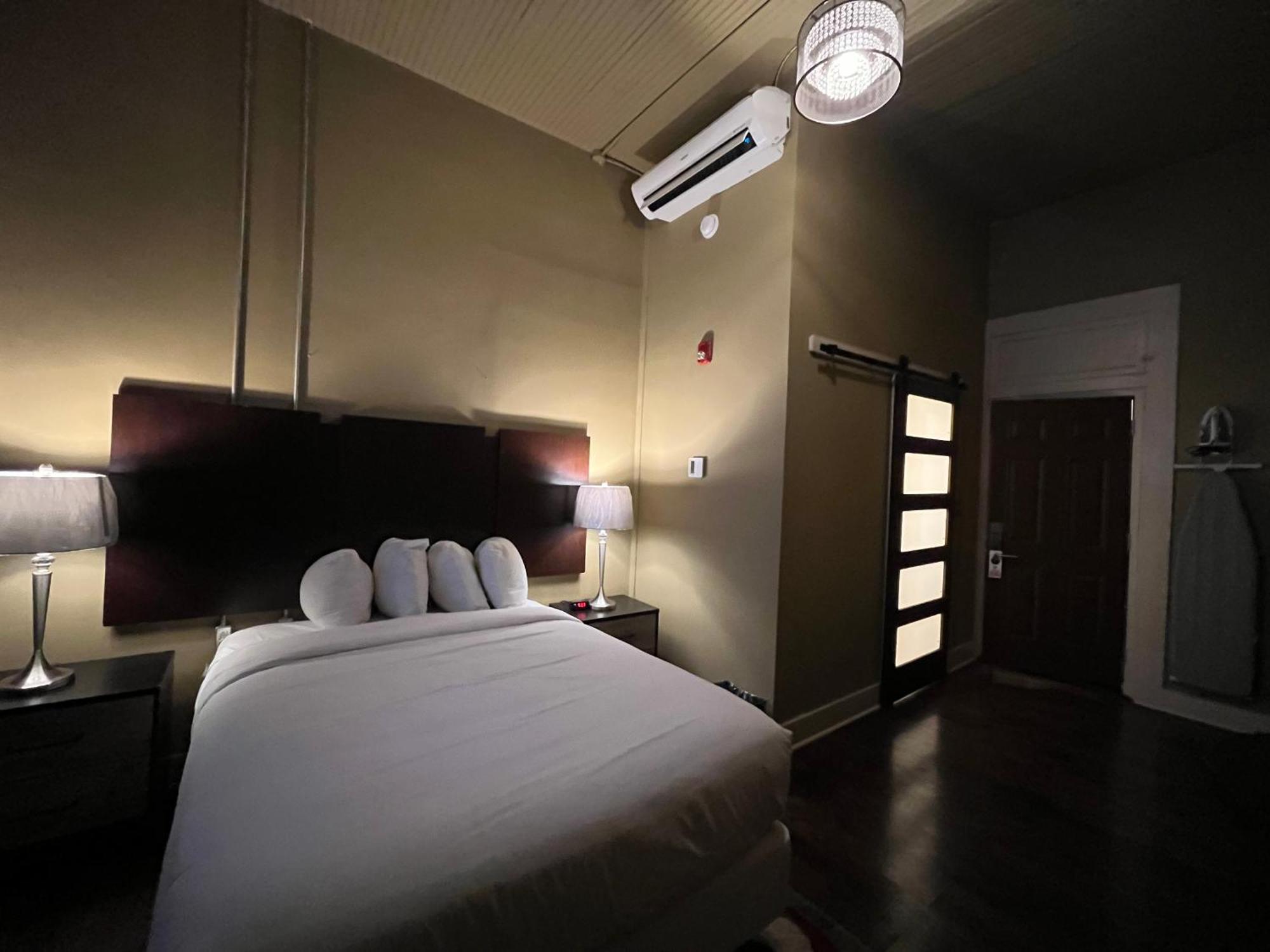 The Skylight Hotel Грийнвил Екстериор снимка
