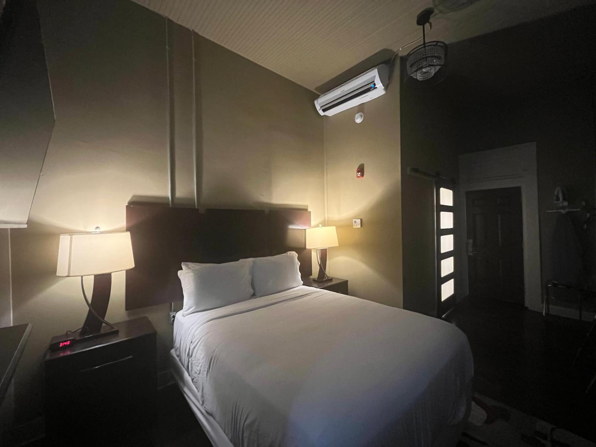 The Skylight Hotel Грийнвил Екстериор снимка